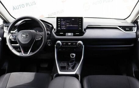 Toyota RAV4, 2021 год, 3 590 000 рублей, 9 фотография