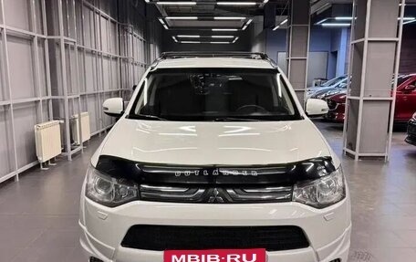Mitsubishi Outlander III рестайлинг 3, 2013 год, 1 697 000 рублей, 2 фотография