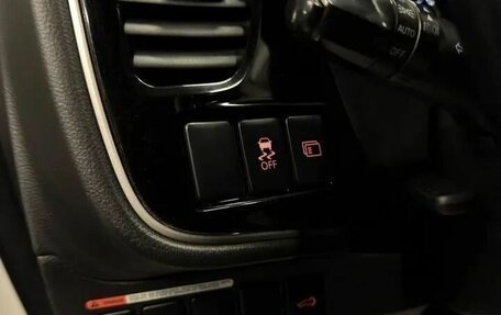 Mitsubishi Outlander III рестайлинг 3, 2013 год, 1 697 000 рублей, 15 фотография