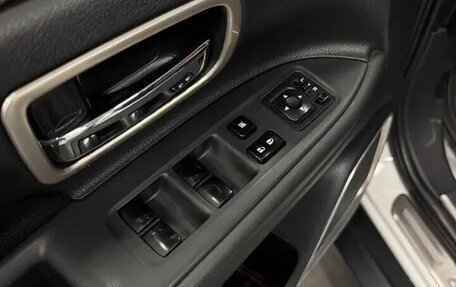 Mitsubishi Outlander III рестайлинг 3, 2013 год, 1 697 000 рублей, 13 фотография