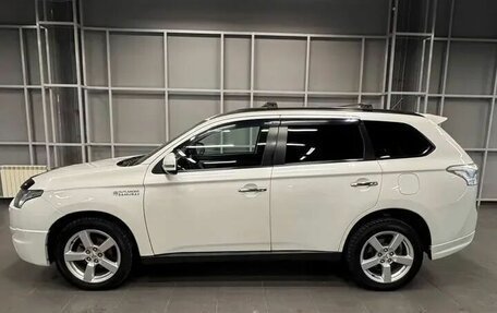 Mitsubishi Outlander III рестайлинг 3, 2013 год, 1 697 000 рублей, 4 фотография