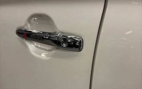 Mitsubishi Outlander III рестайлинг 3, 2013 год, 1 697 000 рублей, 9 фотография