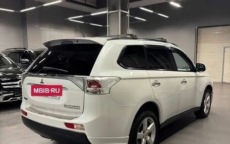Mitsubishi Outlander III рестайлинг 3, 2013 год, 1 697 000 рублей, 7 фотография