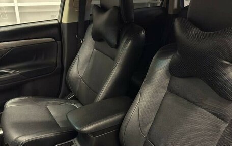 Mitsubishi Outlander III рестайлинг 3, 2013 год, 1 697 000 рублей, 18 фотография