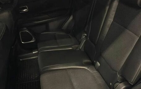 Mitsubishi Outlander III рестайлинг 3, 2013 год, 1 697 000 рублей, 19 фотография