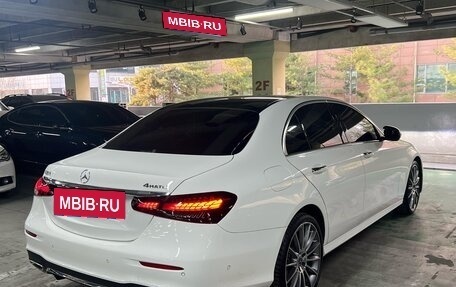 Mercedes-Benz E-Класс, 2022 год, 4 390 000 рублей, 4 фотография