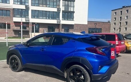 Toyota C-HR I рестайлинг, 2018 год, 2 200 000 рублей, 8 фотография