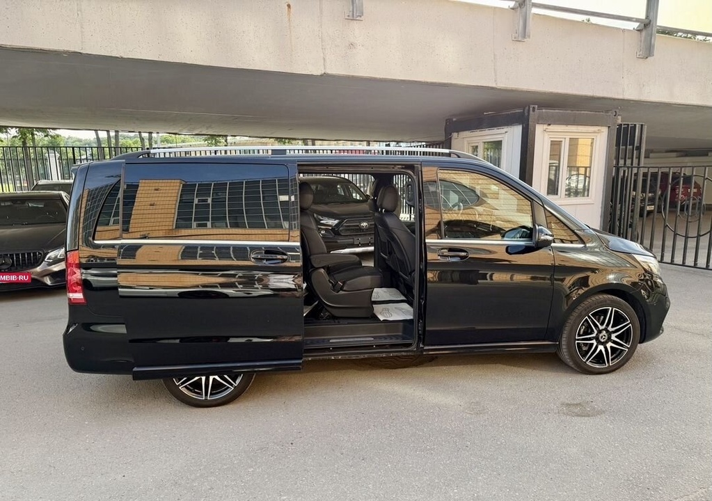 Mercedes-Benz V-Класс, 2020 год, 6 990 000 рублей, 25 фотография
