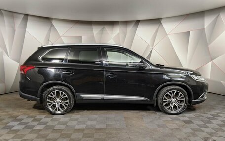 Mitsubishi Outlander III рестайлинг 3, 2016 год, 1 845 000 рублей, 6 фотография