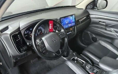 Mitsubishi Outlander III рестайлинг 3, 2016 год, 1 845 000 рублей, 13 фотография