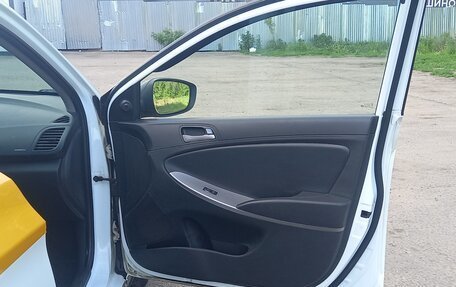 Hyundai Solaris II рестайлинг, 2016 год, 580 000 рублей, 16 фотография