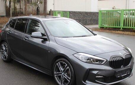 BMW 1 серия, 2021 год, 3 130 000 рублей, 2 фотография
