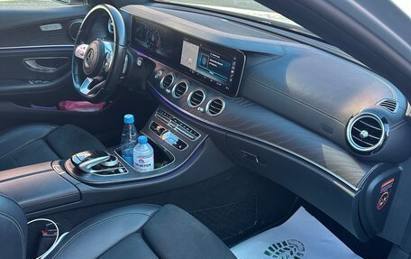 Mercedes-Benz E-Класс, 2019 год, 3 300 000 рублей, 5 фотография