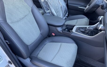 Toyota RAV4, 2024 год, 3 700 000 рублей, 26 фотография