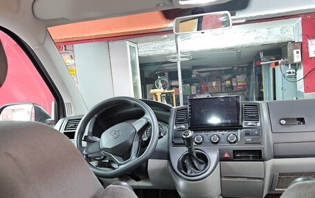 Volkswagen Caravelle T5, 2010 год, 2 300 000 рублей, 13 фотография