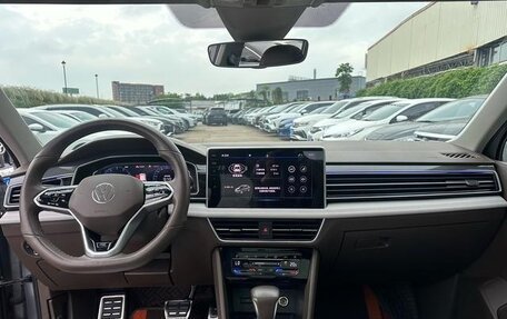 Volkswagen Tiguan II, 2021 год, 3 440 000 рублей, 6 фотография