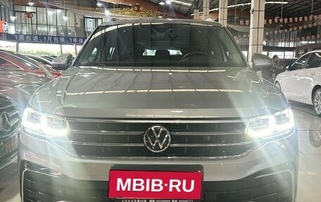 Volkswagen Tiguan II, 2021 год, 3 440 000 рублей, 3 фотография