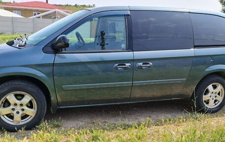 Chrysler Town & Country IV, 2004 год, 700 000 рублей, 5 фотография