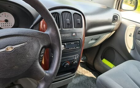 Chrysler Town & Country IV, 2004 год, 700 000 рублей, 10 фотография
