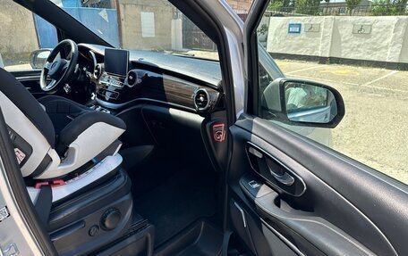 Mercedes-Benz V-Класс, 2018 год, 4 000 000 рублей, 15 фотография