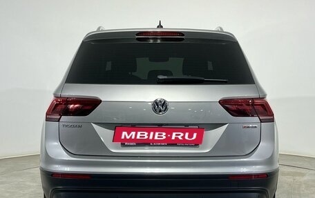 Volkswagen Tiguan II, 2018 год, 2 420 000 рублей, 3 фотография