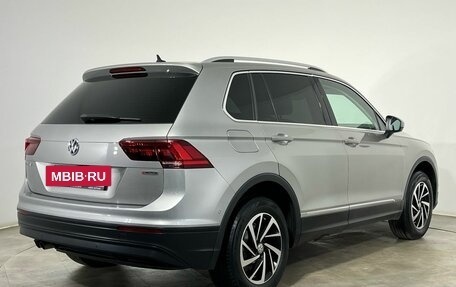 Volkswagen Tiguan II, 2018 год, 2 420 000 рублей, 4 фотография