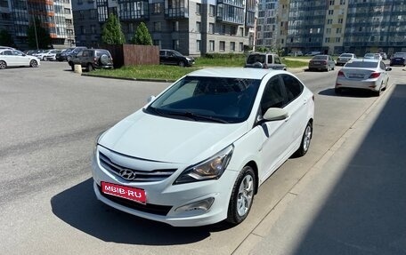 Hyundai Solaris II рестайлинг, 2015 год, 700 000 рублей, 1 фотография