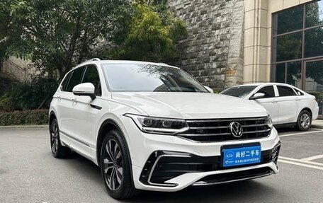 Volkswagen Tiguan II, 2022 год, 2 450 000 рублей, 3 фотография