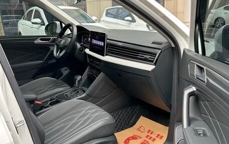Volkswagen Tiguan II, 2022 год, 2 450 000 рублей, 9 фотография
