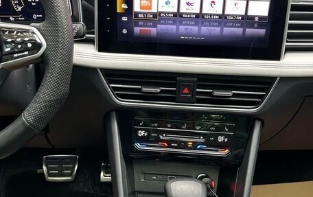 Volkswagen Tiguan II, 2022 год, 2 450 000 рублей, 13 фотография