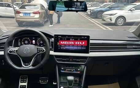 Volkswagen Tiguan II, 2022 год, 2 450 000 рублей, 10 фотография