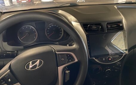 Hyundai Solaris II рестайлинг, 2015 год, 700 000 рублей, 7 фотография