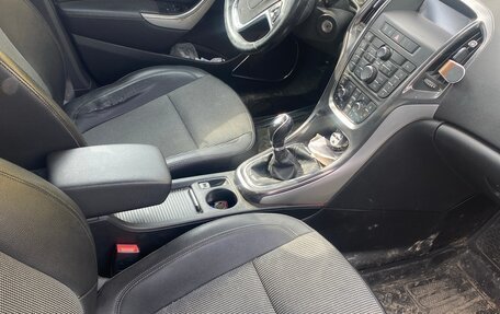 Opel Astra J, 2011 год, 730 000 рублей, 9 фотография