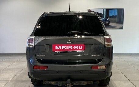 Mitsubishi Outlander III рестайлинг 3, 2014 год, 1 279 000 рублей, 6 фотография