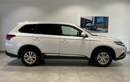 Mitsubishi Outlander III рестайлинг 3, 2019 год, 2 199 000 рублей, 4 фотография