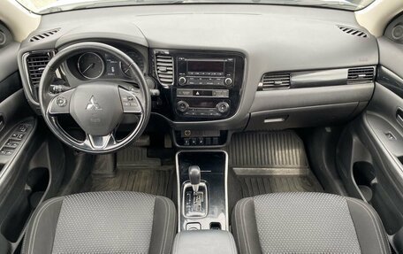 Mitsubishi Outlander III рестайлинг 3, 2019 год, 2 199 000 рублей, 10 фотография
