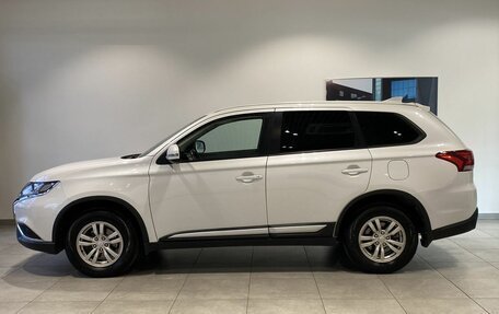 Mitsubishi Outlander III рестайлинг 3, 2019 год, 2 199 000 рублей, 8 фотография