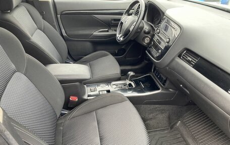 Mitsubishi Outlander III рестайлинг 3, 2019 год, 2 199 000 рублей, 9 фотография