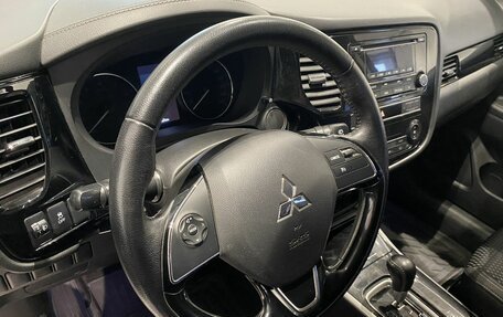 Mitsubishi Outlander III рестайлинг 3, 2019 год, 2 199 000 рублей, 14 фотография