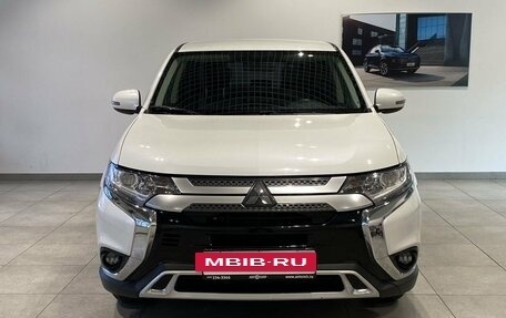 Mitsubishi Outlander III рестайлинг 3, 2019 год, 2 199 000 рублей, 2 фотография