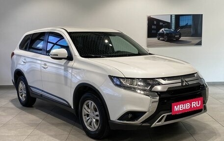 Mitsubishi Outlander III рестайлинг 3, 2019 год, 2 199 000 рублей, 3 фотография