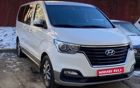 Hyundai H-1 II рестайлинг, 2018 год, 2 970 000 рублей, 2 фотография