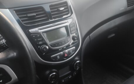 Hyundai Solaris II рестайлинг, 2012 год, 710 000 рублей, 5 фотография