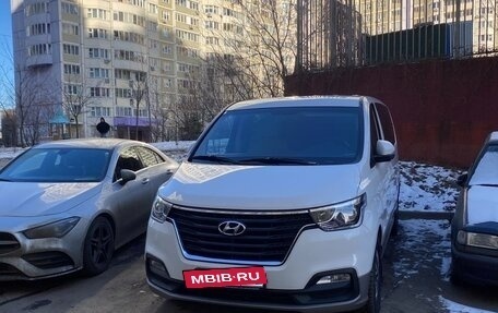 Hyundai H-1 II рестайлинг, 2018 год, 2 970 000 рублей, 4 фотография