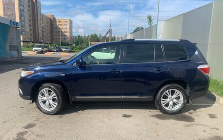 Toyota Highlander III, 2013 год, 2 450 000 рублей, 2 фотография