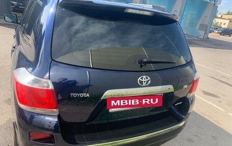 Toyota Highlander III, 2013 год, 2 450 000 рублей, 3 фотография