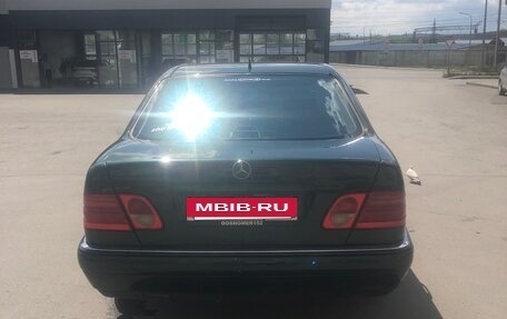 Mercedes-Benz E-Класс, 1998 год, 465 000 рублей, 5 фотография