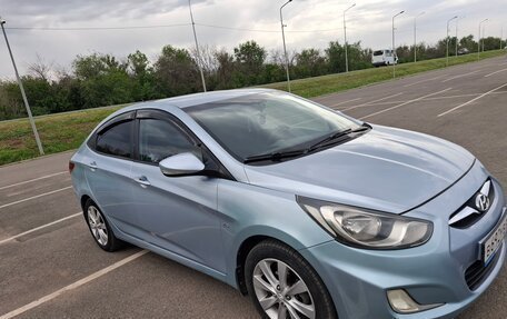 Hyundai Solaris II рестайлинг, 2011 год, 899 000 рублей, 2 фотография