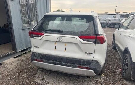 Toyota RAV4, 2024 год, 3 600 000 рублей, 2 фотография