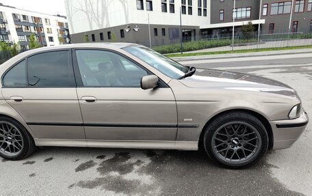 BMW 5 серия, 2001 год, 930 000 рублей, 8 фотография
